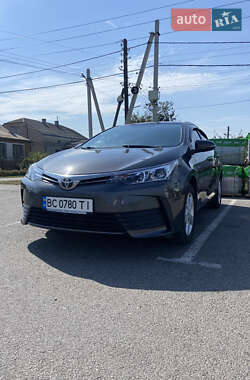 Седан Toyota Corolla 2017 в Львове