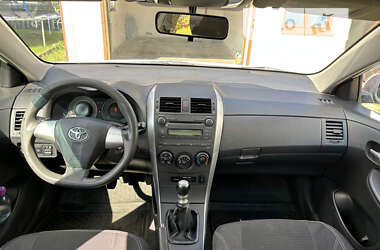 Седан Toyota Corolla 2010 в Дніпрі