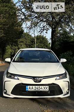 Седан Toyota Corolla 2019 в Киеве