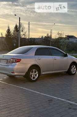 Седан Toyota Corolla 2013 в Львові