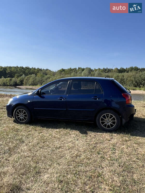 Седан Toyota Corolla 2005 в Дубровиці