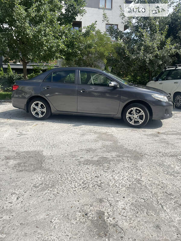 Седан Toyota Corolla 2010 в Києві
