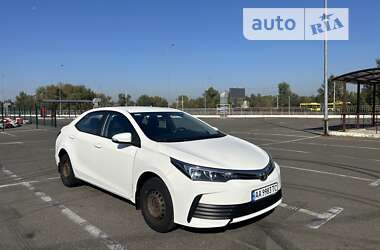 Седан Toyota Corolla 2017 в Киеве