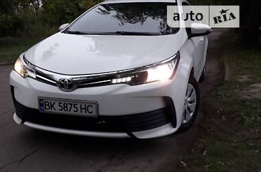 Седан Toyota Corolla 2018 в Ровно