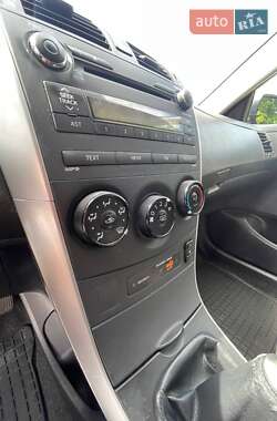 Седан Toyota Corolla 2010 в 