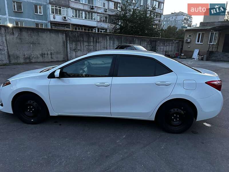 Седан Toyota Corolla 2017 в Запоріжжі