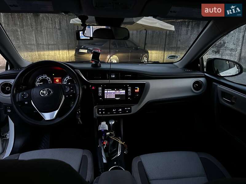 Седан Toyota Corolla 2017 в Запоріжжі