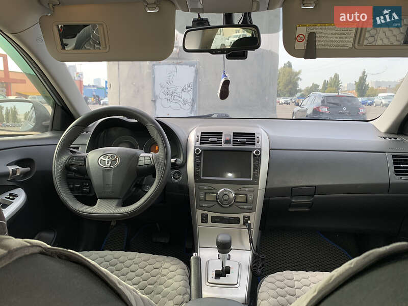 Седан Toyota Corolla 2008 в Киеве