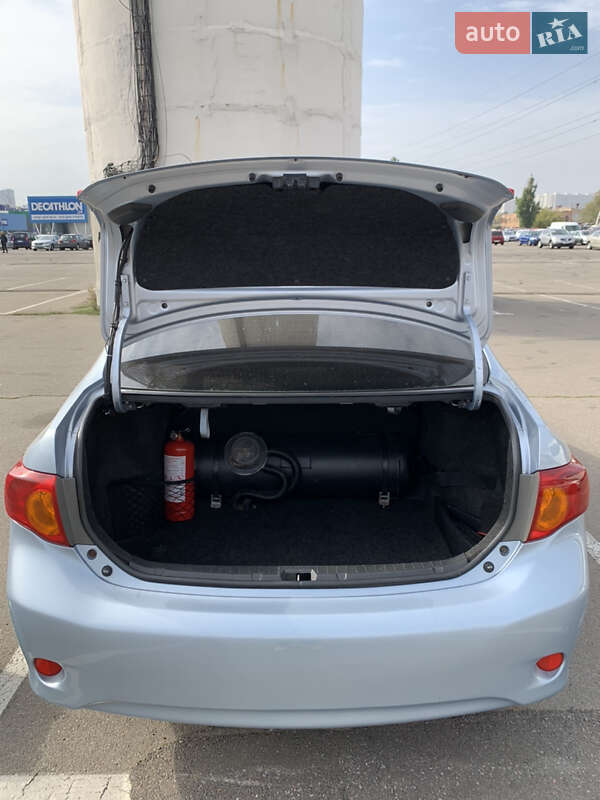 Седан Toyota Corolla 2008 в Киеве