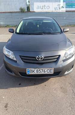 Седан Toyota Corolla 2008 в Ровно