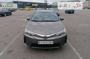 Седан Toyota Corolla 2017 в Киеве