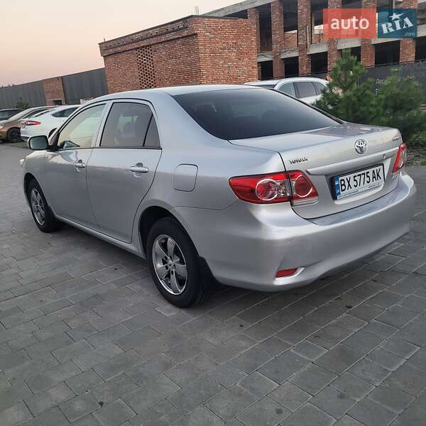 Седан Toyota Corolla 2012 в Хмельницком