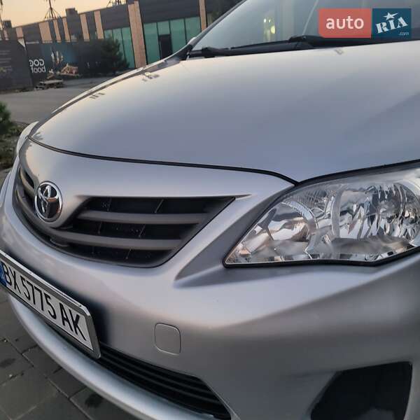 Седан Toyota Corolla 2012 в Хмельницком