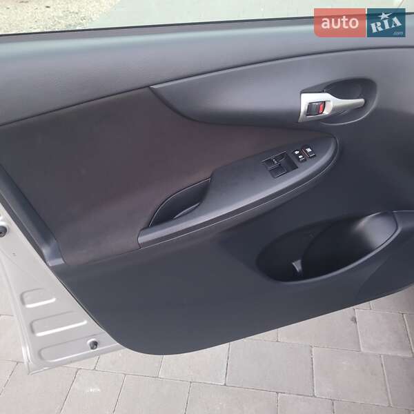 Седан Toyota Corolla 2012 в Хмельницком
