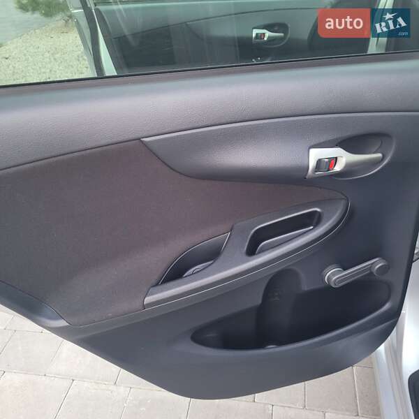 Седан Toyota Corolla 2012 в Хмельницком