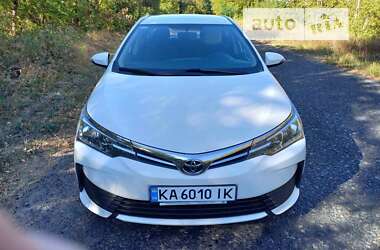 Седан Toyota Corolla 2017 в Киеве