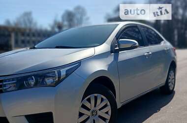 Седан Toyota Corolla 2013 в Чернигове