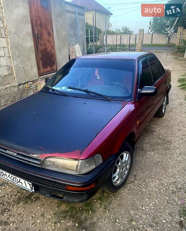 Седан Toyota Corolla 1988 в Великодолинському