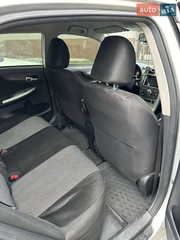 Седан Toyota Corolla 2007 в Нових Петрівцях