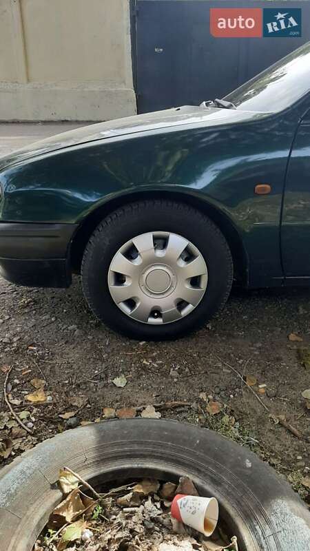 Седан Toyota Corolla 1997 в Одессе