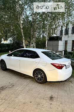 Седан Toyota Corolla 2015 в Бродах