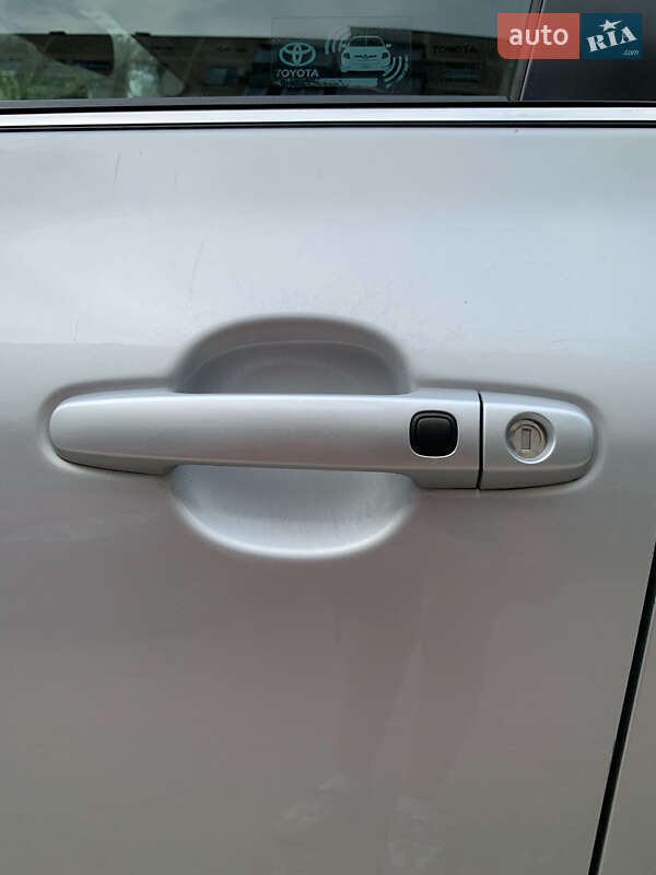 Седан Toyota Corolla 2011 в Днепре