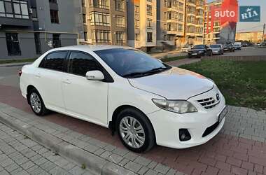 Седан Toyota Corolla 2012 в Івано-Франківську