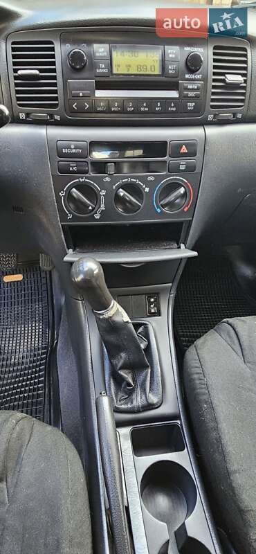 Седан Toyota Corolla 2003 в Нововолинську