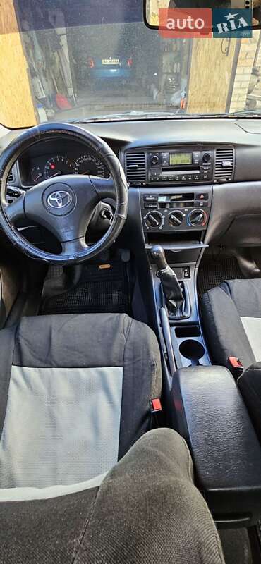 Седан Toyota Corolla 2003 в Нововолинську