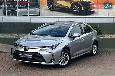 Седан Toyota Corolla 2022 в Чернівцях