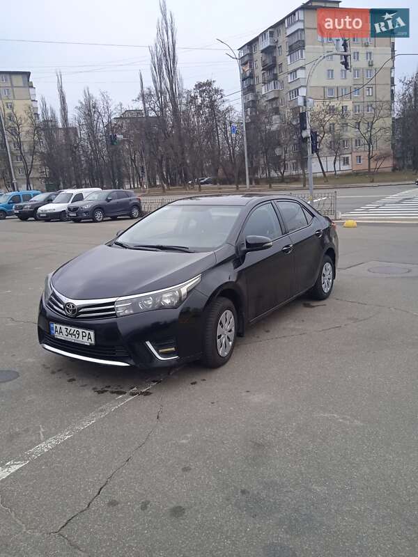 Седан Toyota Corolla 2014 в Киеве