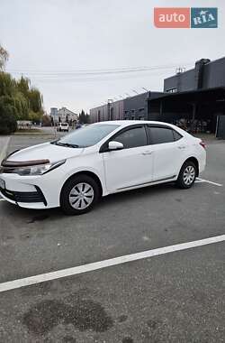 Седан Toyota Corolla 2016 в Киеве