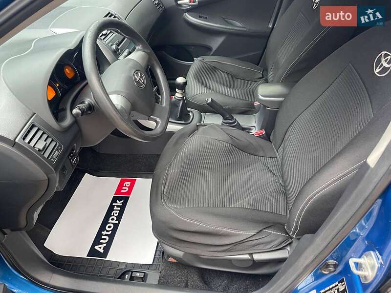 Седан Toyota Corolla 2011 в Киеве