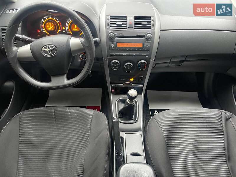 Седан Toyota Corolla 2011 в Киеве