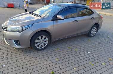 Седан Toyota Corolla 2013 в Дніпрі