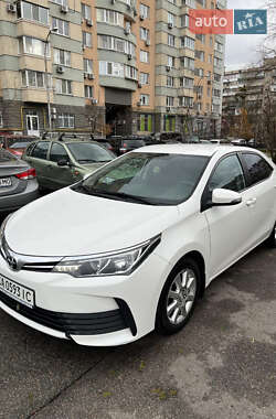 Седан Toyota Corolla 2018 в Киеве