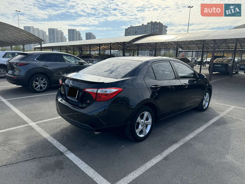 Седан Toyota Corolla 2015 в Києві