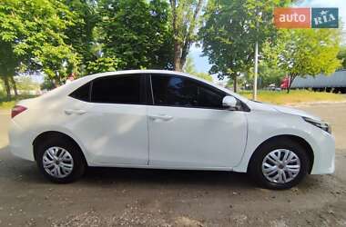 Седан Toyota Corolla 2013 в Ровно