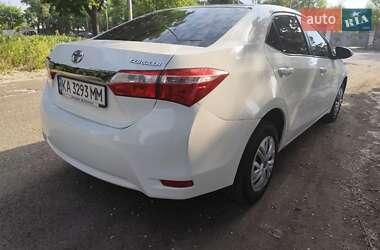 Седан Toyota Corolla 2013 в Ровно