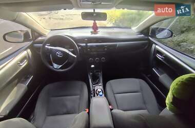 Седан Toyota Corolla 2013 в Ровно