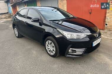 Седан Toyota Corolla 2017 в Киеве