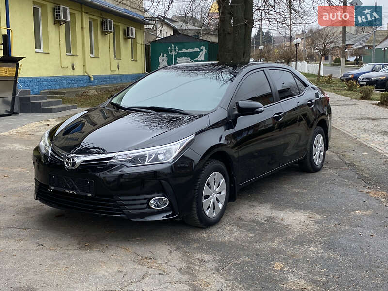 Седан Toyota Corolla 2018 в Тульчине