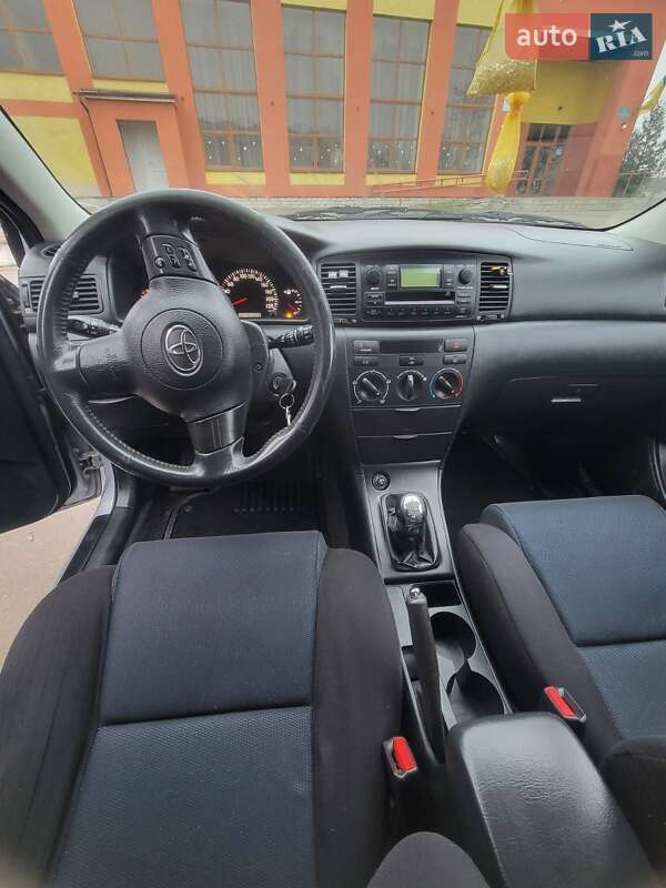 Хетчбек Toyota Corolla 2004 в Сарнах