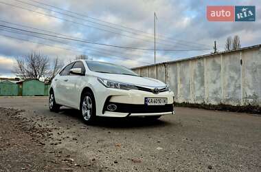 Седан Toyota Corolla 2017 в Києві