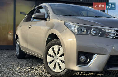 Седан Toyota Corolla 2013 в Стрые