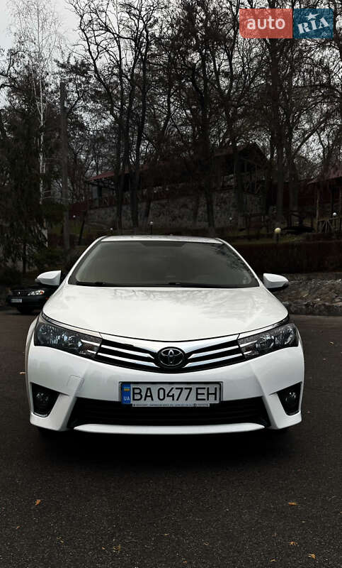 Седан Toyota Corolla 2016 в Кропивницькому