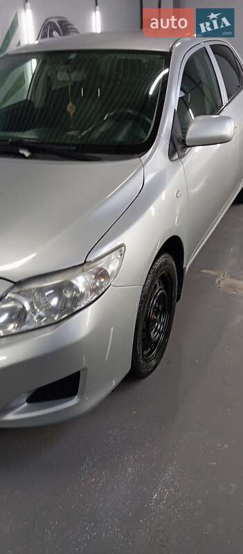 Седан Toyota Corolla 2008 в Золочеве