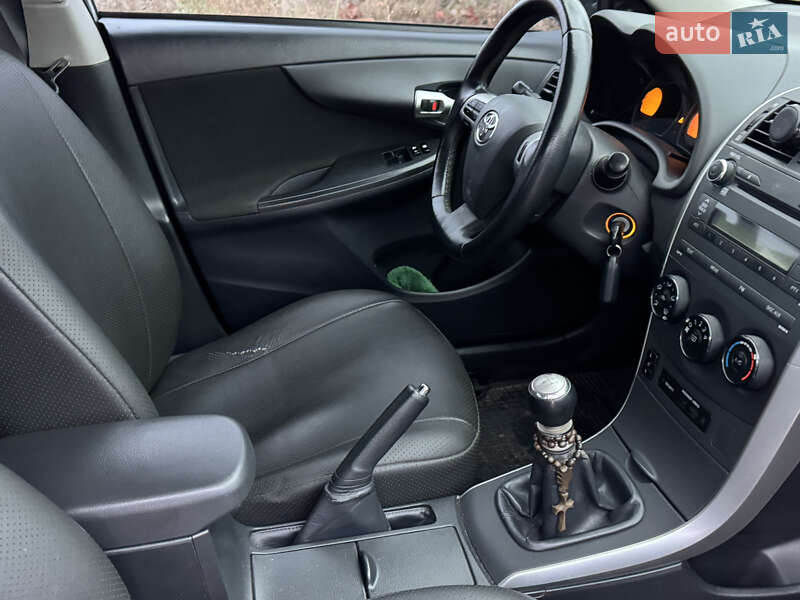 Седан Toyota Corolla 2011 в Николаеве