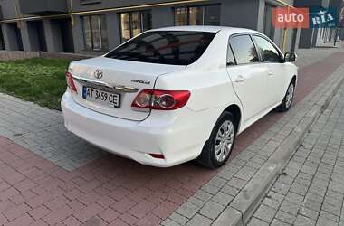 Седан Toyota Corolla 2012 в Ивано-Франковске