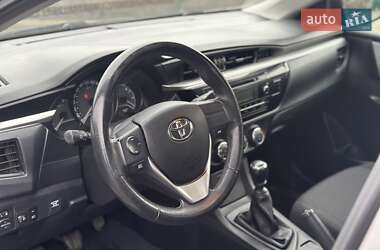 Седан Toyota Corolla 2013 в Луцке